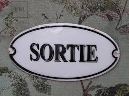 Vintage Fehér "Sortie" Tábla - 16,5 cm.