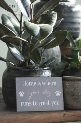 Vintage "Home is where your dog runs to greet you" - 20 cm.
